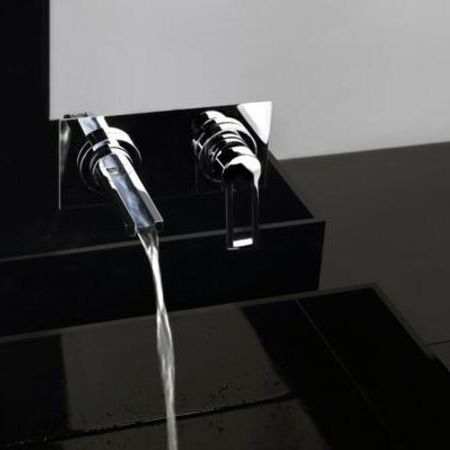 Badarmatur mit laufendem Wasser der Firma Gessi