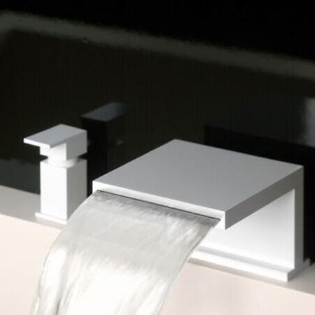 Badarmatur mit laufendem Wasser der Firma Gessi