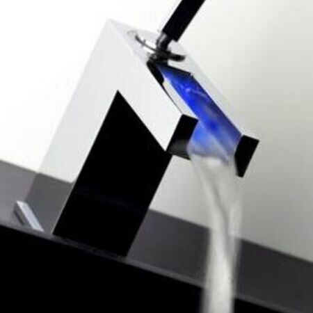 Badarmatur mit laufendem Wasser der Firma Gessi